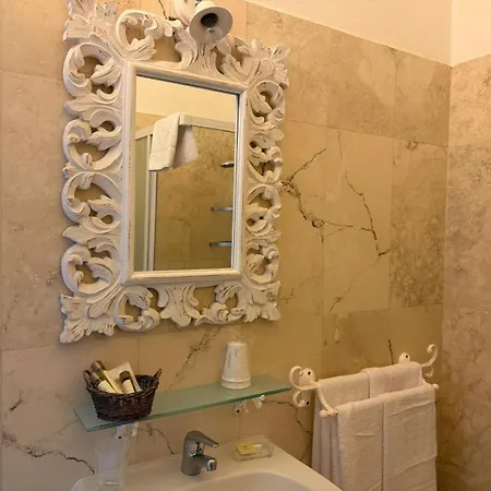 מלון Bagni Lido 3*
